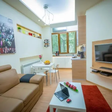 High Tech - Luxurious Apartment